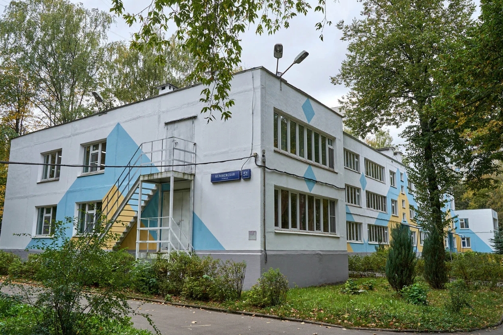 Беловежская улица, дом 51 — ГБОУ Школа № 384