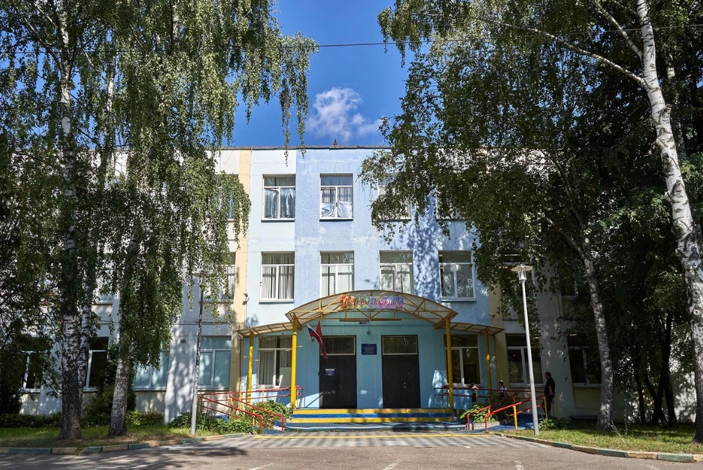 Беловежская улица, дом 7 — ГБОУ Школа № 384