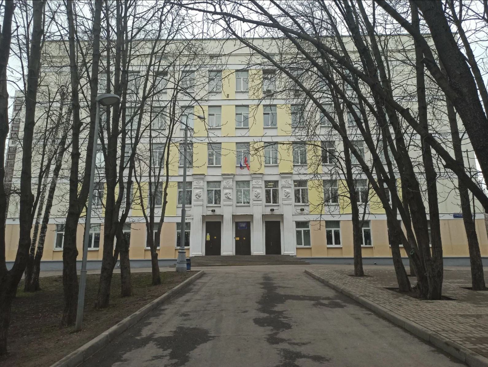 Здание, расположенное по адресу: Пролетарский проспект, дом 7, корпус 3 (1-4 классы) — ГБОУ Школа № 1579