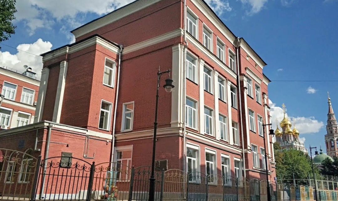 1-й Кадашевский пер., д. 3, стр. 1 — ГБОУ Школа № 1799